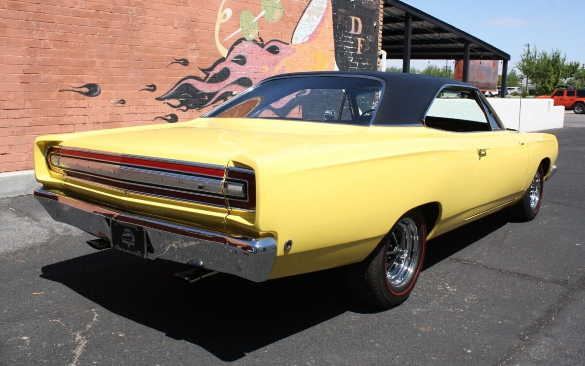 Plymouth-roadrunner-Coupe-1968-6