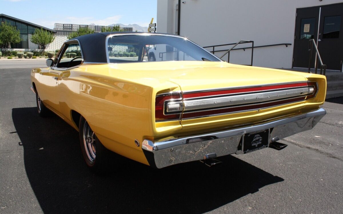 Plymouth-roadrunner-Coupe-1968-9