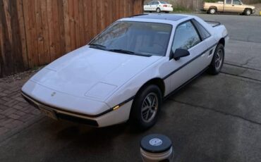 Pontiac-Fiero-se-1984-1