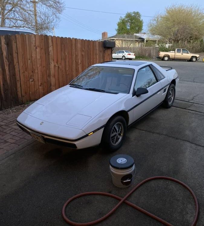 Pontiac-Fiero-se-1984-1