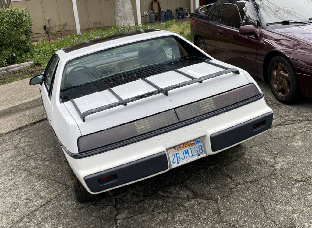 Pontiac-Fiero-se-1984-2