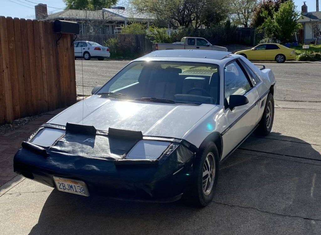 Pontiac-Fiero-se-1984-6