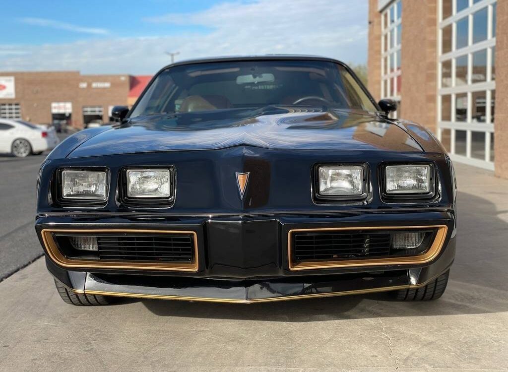 Pontiac-Firebird-1981-2