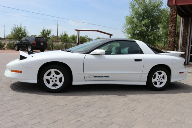 Pontiac-Firebird-Coupe-1994-1