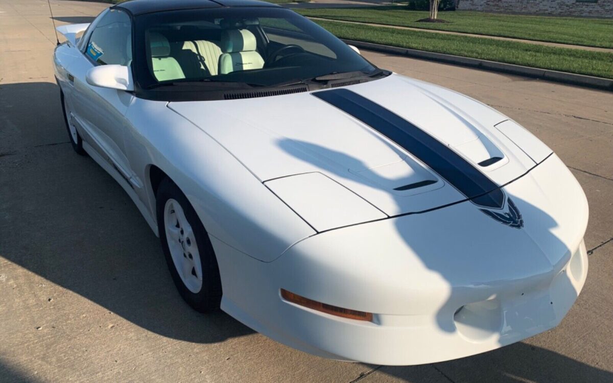 Pontiac-Firebird-Coupe-1994-4