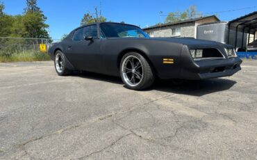 Pontiac-Firebird-esprit-1977-5