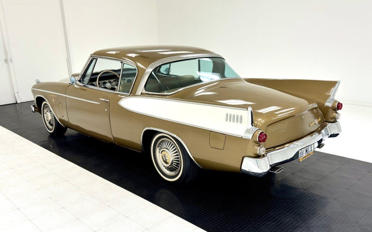 Studebaker-Golden-Hawk-1957-2