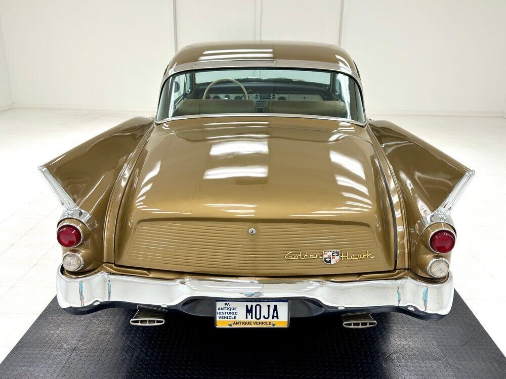 Studebaker-Golden-Hawk-1957-3