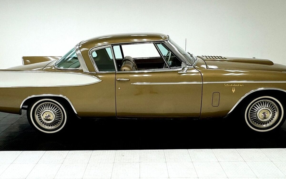 Studebaker-Golden-Hawk-1957-5