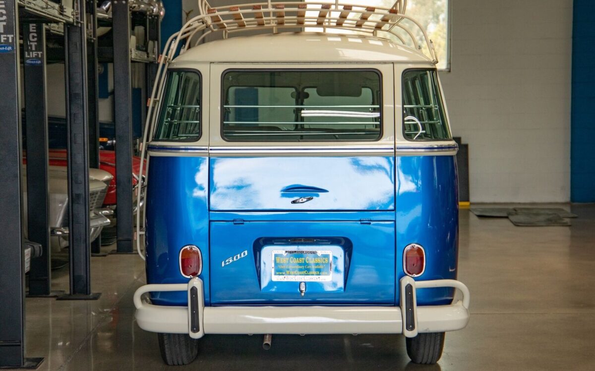 Volkswagen-23-Window-Samba-1970-16