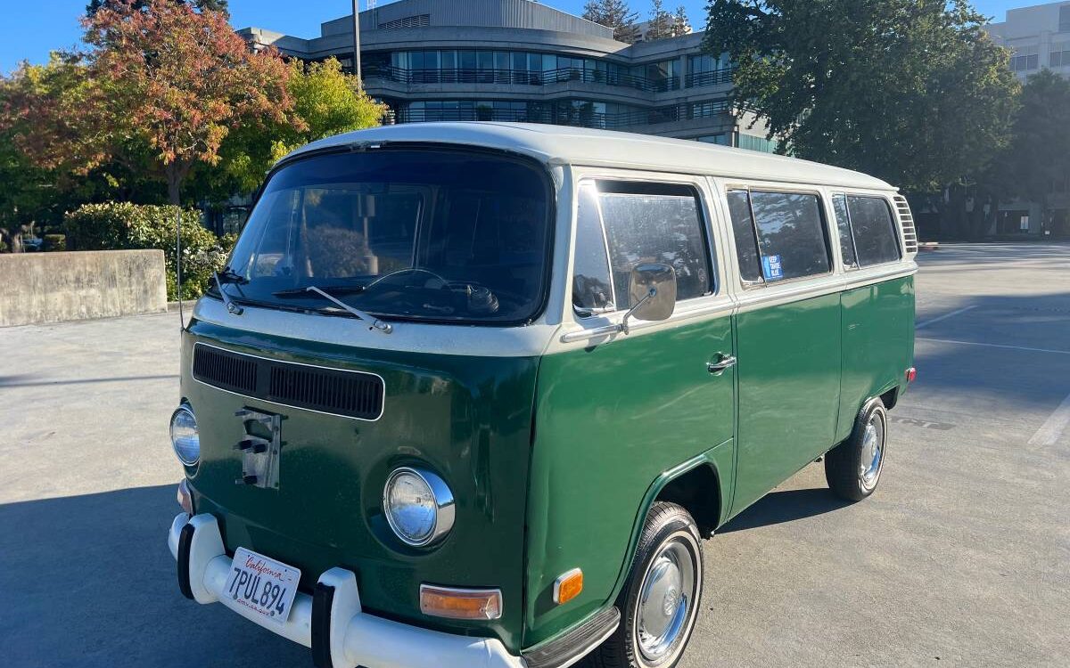 Volkswagen-Bus-1972-1