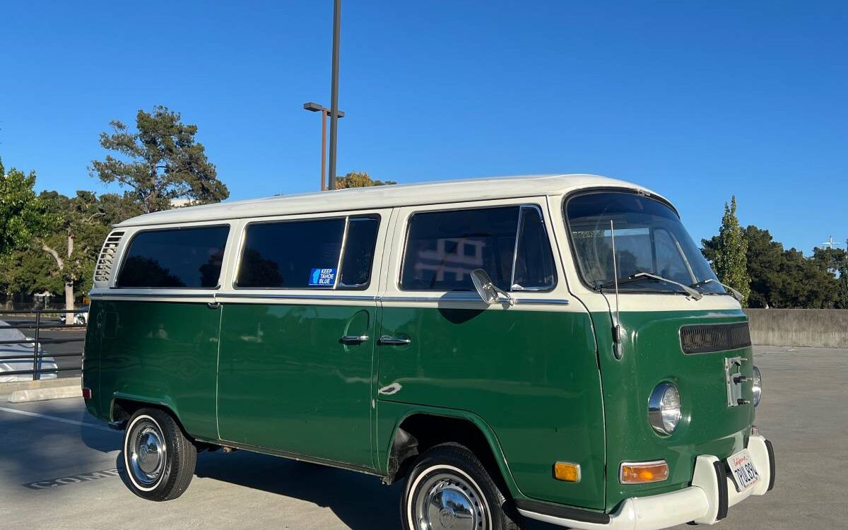 Volkswagen-Bus-1972-14