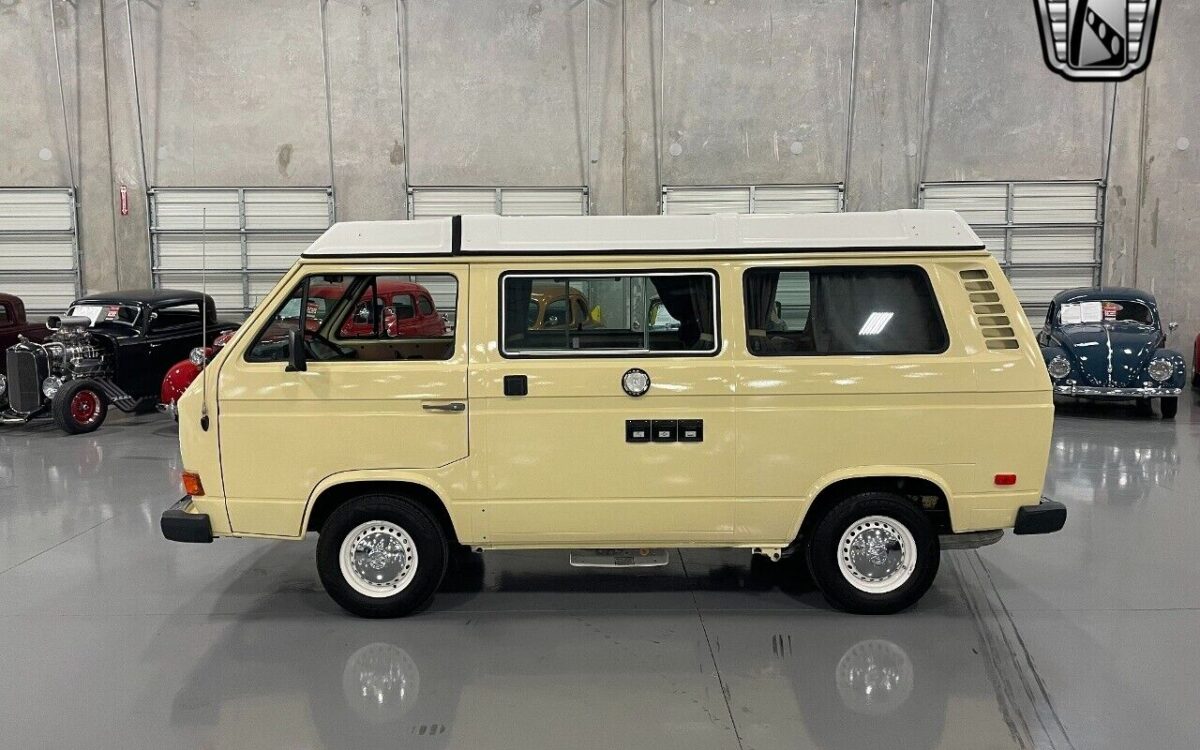 Volkswagen-BusVanagon-1981-3