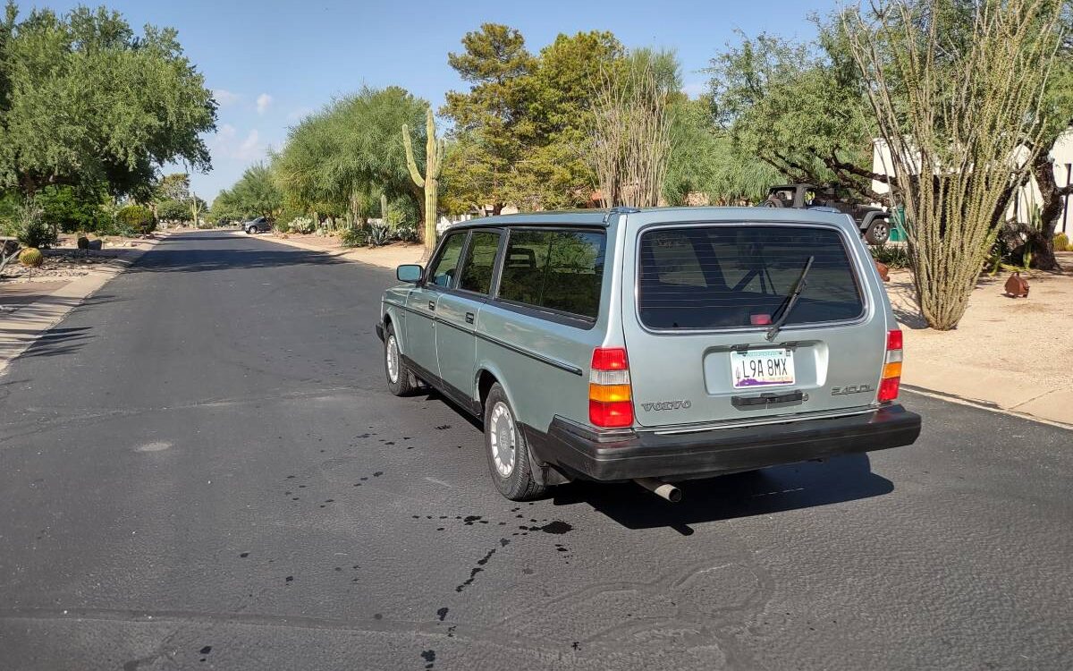 Volvo-240dl-wagon-1988-2