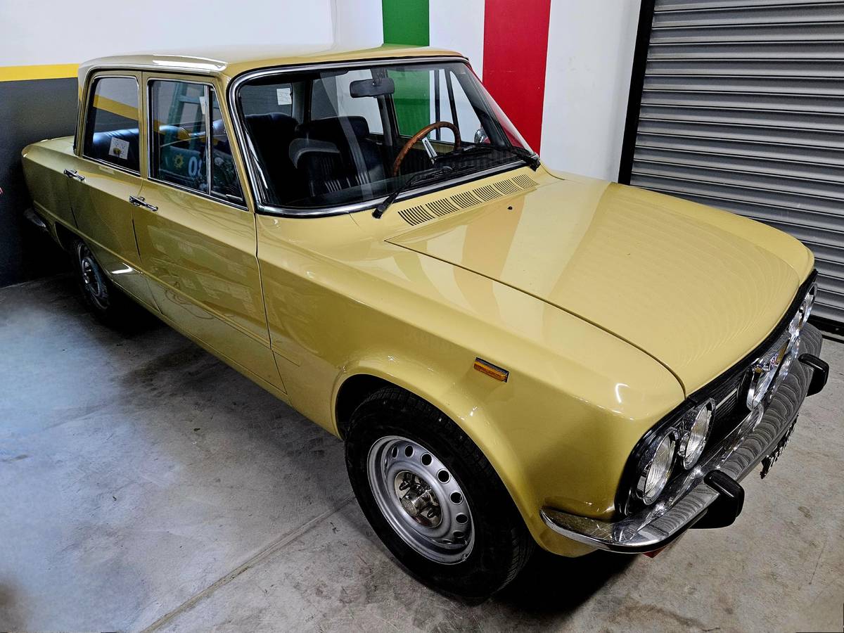 Alfa-romeo-Giulia-super-1300-1975