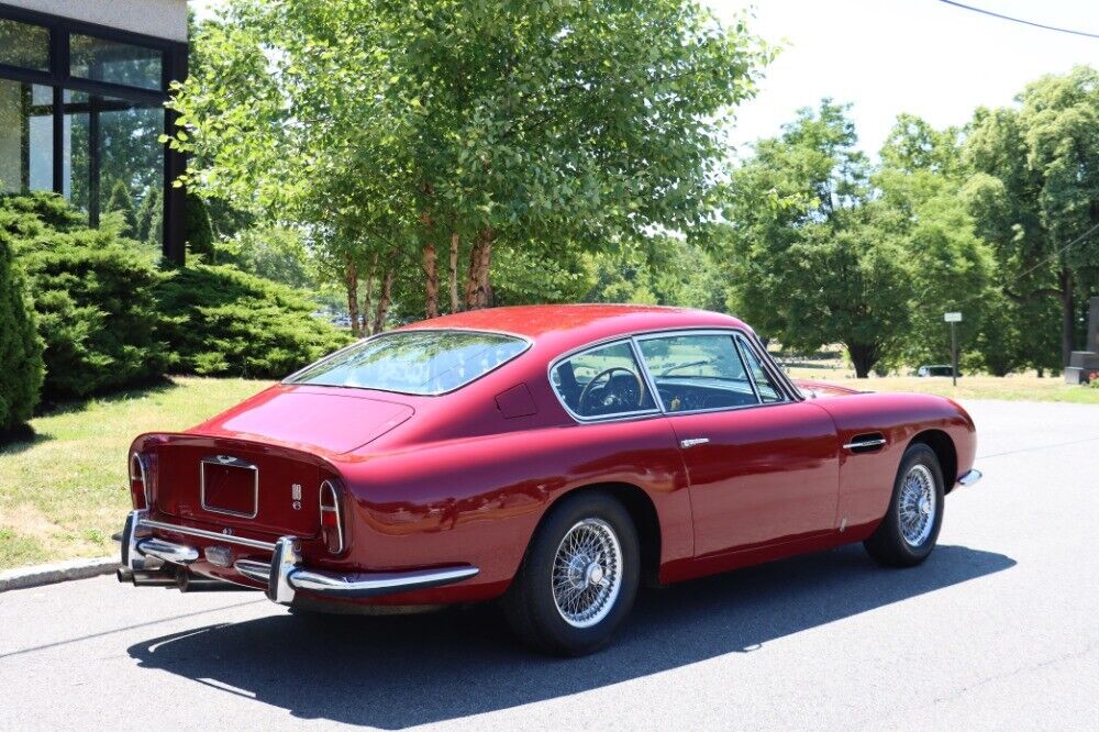 Aston-Martin-DB6-1967-4