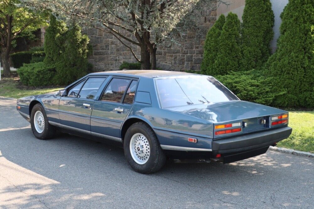 Aston-Martin-Lagonda-1984-5