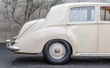 Bentley-R-Type-Saloon-1953-10