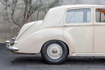 Bentley-R-Type-Saloon-1953-10