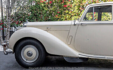 Bentley-R-Type-Saloon-1953-11