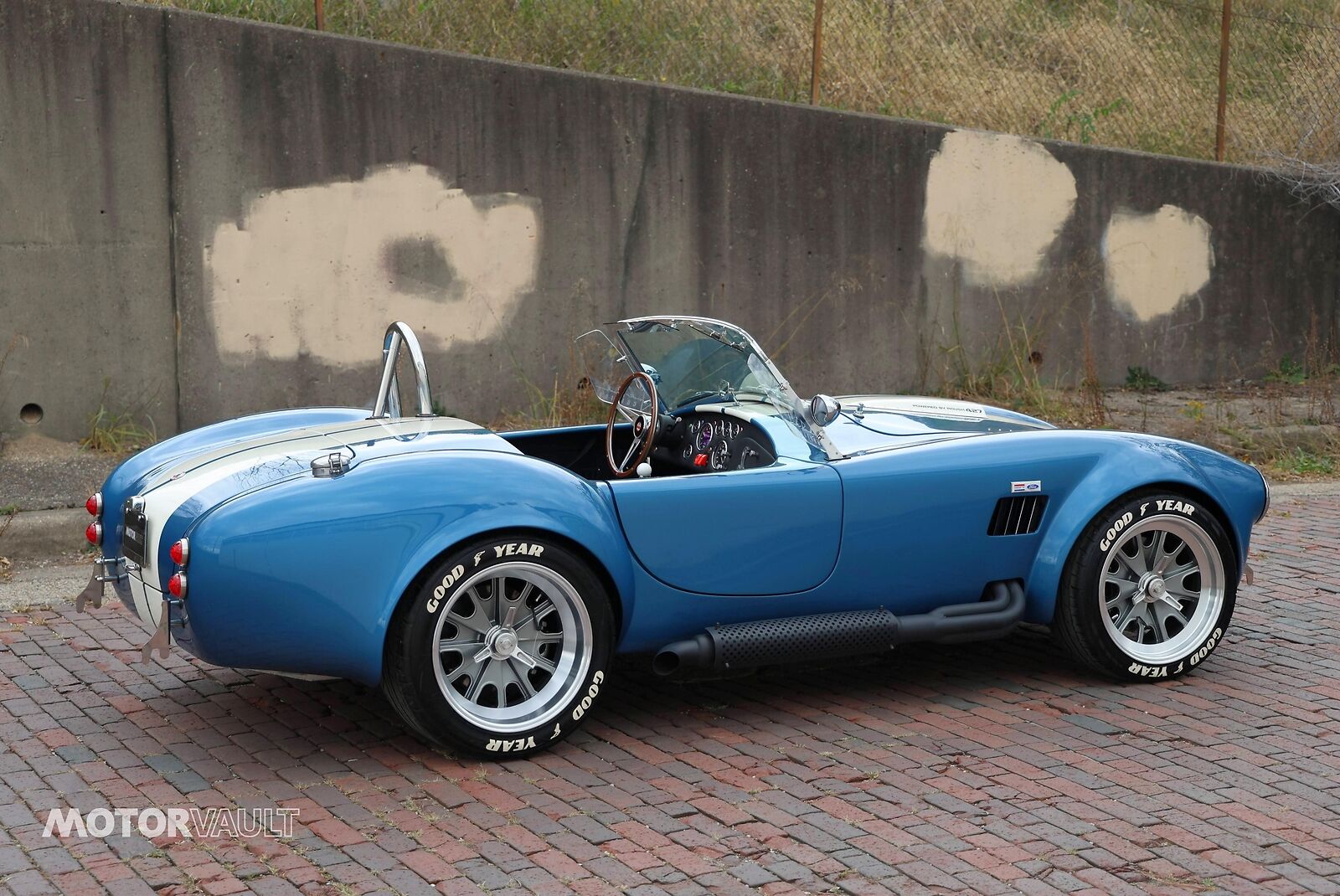 Bharat-Benz-RT4-Roadster-1965-10