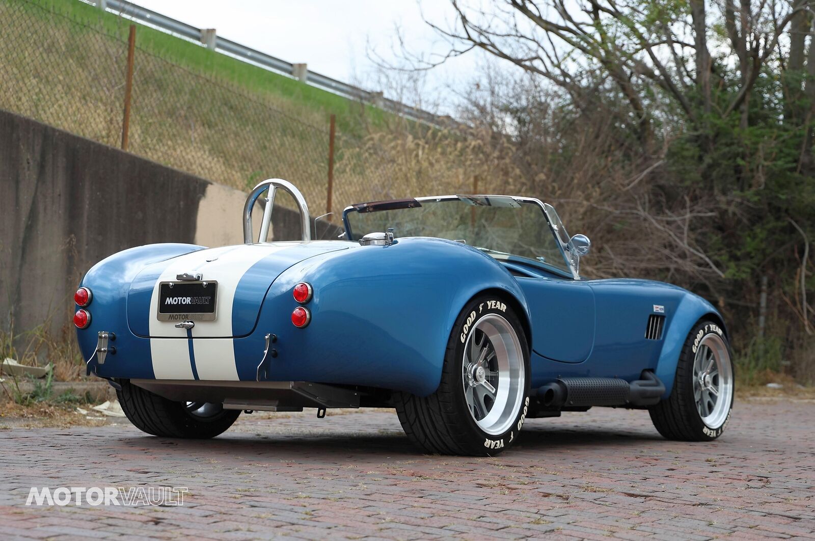 Bharat-Benz-RT4-Roadster-1965-11