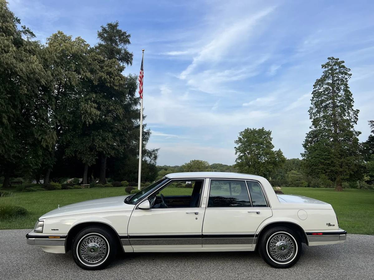 Buick-Electra-park-avenue-1988-1