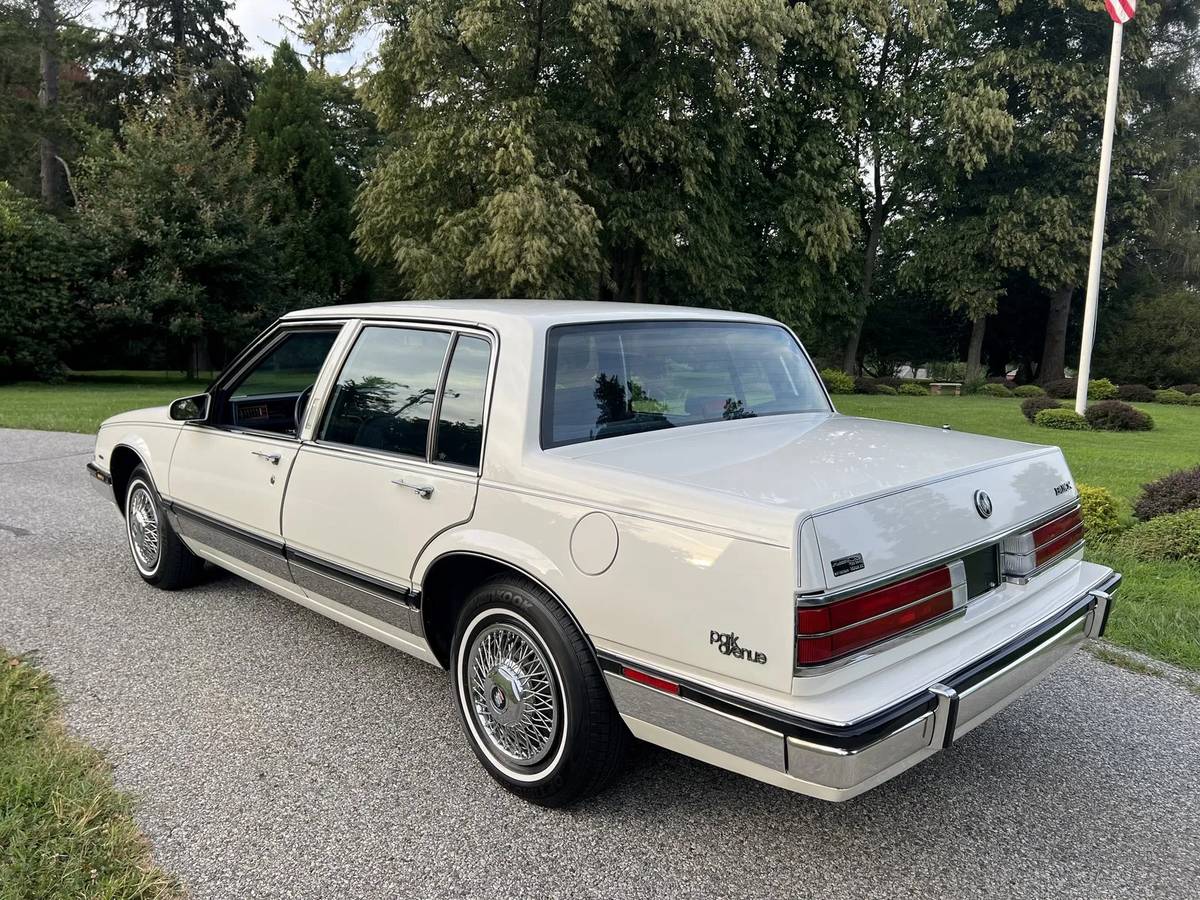 Buick-Electra-park-avenue-1988-2