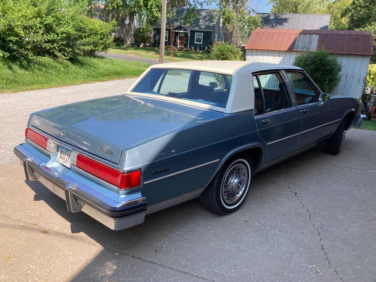 Buick-Lesabre-limited-4dr-sedan-1985-2