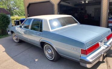 Buick-Lesabre-limited-4dr-sedan-1985