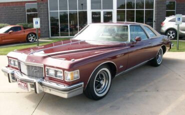 Buick-Riviera-coupe-1976-1