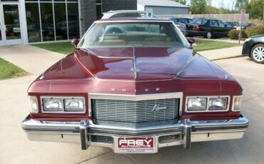 Buick-Riviera-coupe-1976-2