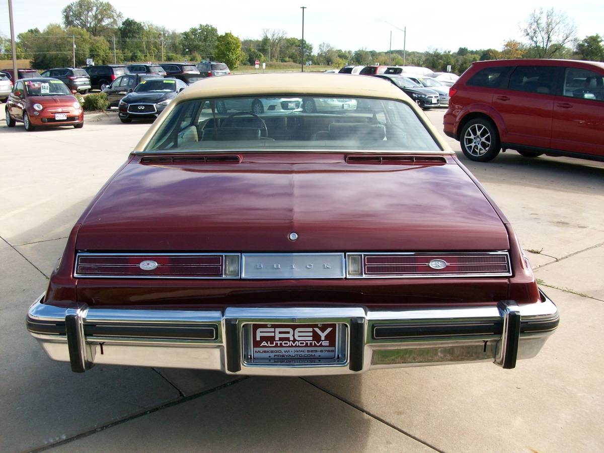 Buick-Riviera-coupe-1976-6