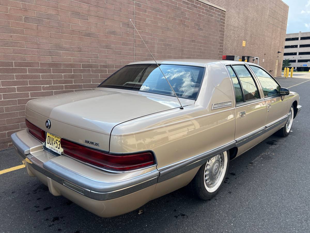 Buick-Roadmaster-1994-5