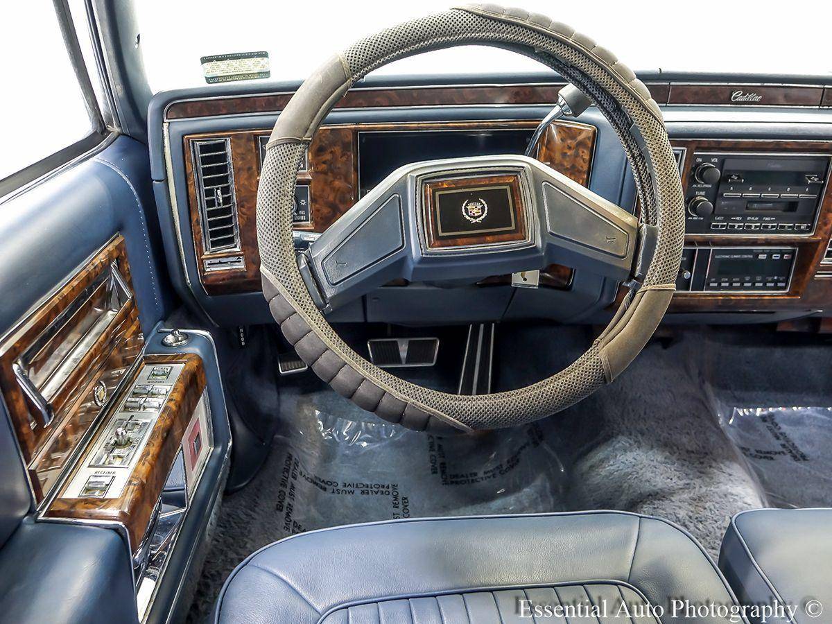 Cadillac-Brougham-1990-14