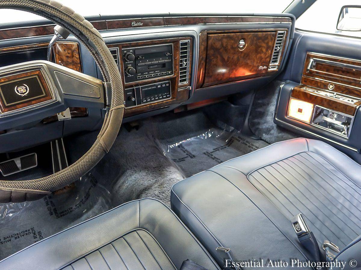 Cadillac-Brougham-1990-15