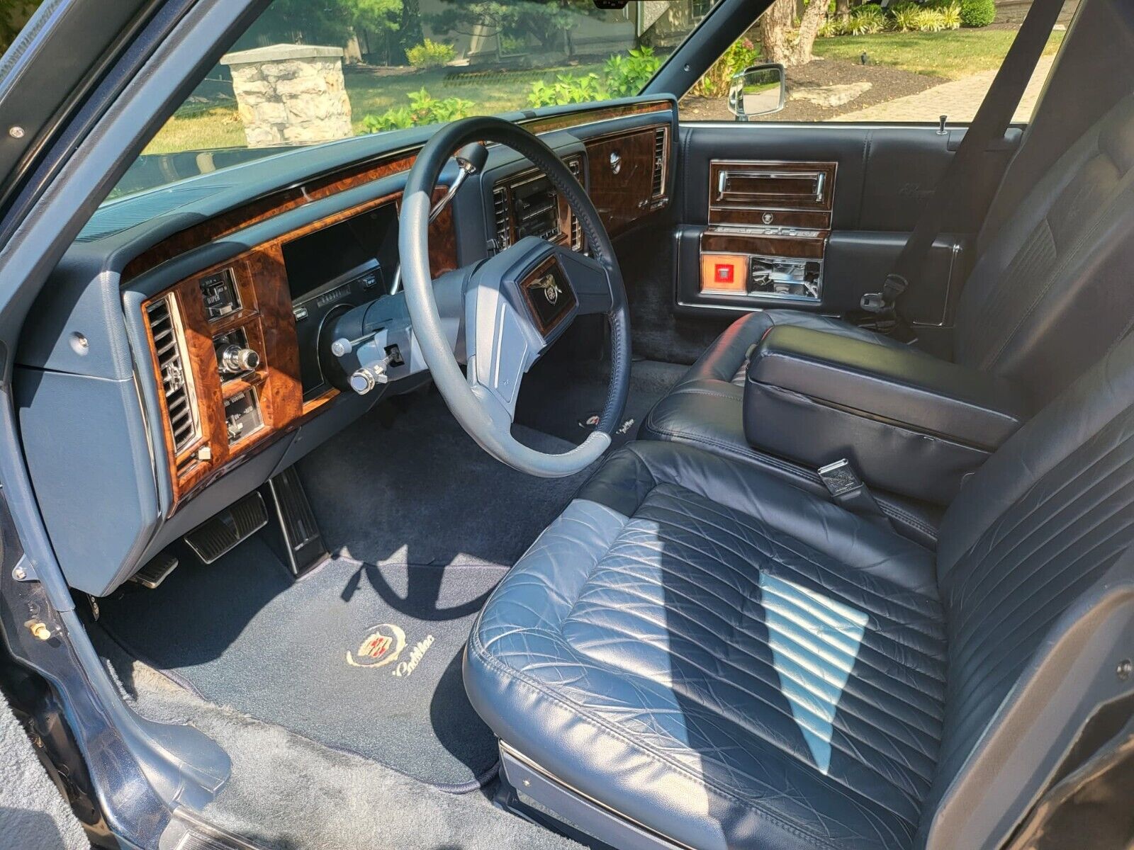 Cadillac-Brougham-Berline-1990-6