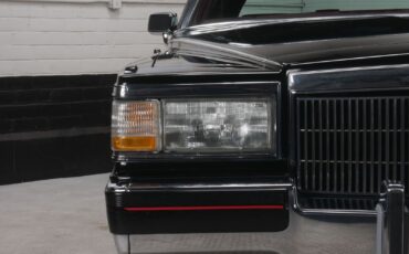 Cadillac-Brougham-Berline-1991-4