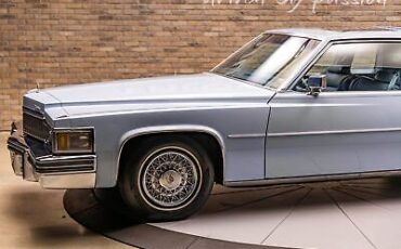 Cadillac-Coupe-DeVille-Coupe-1978-11