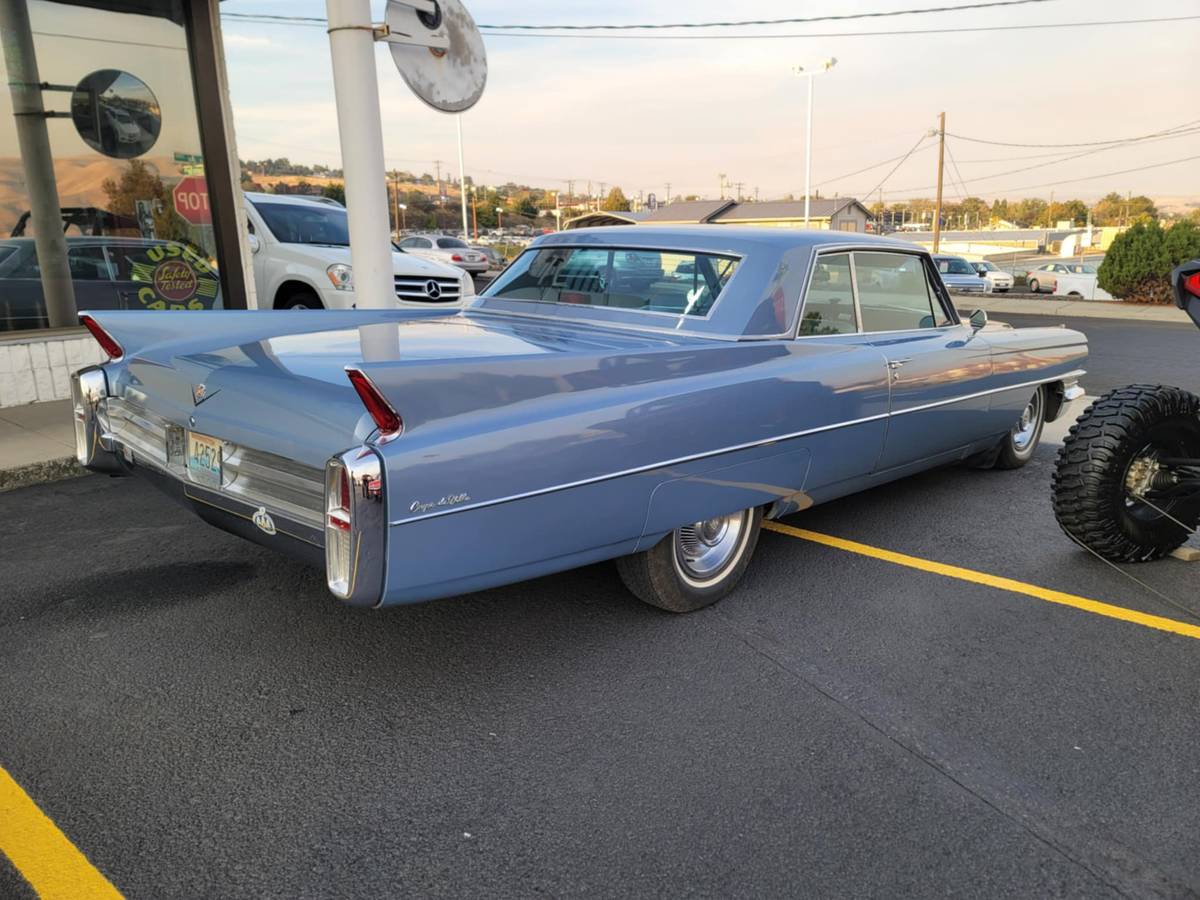 Cadillac-Coupe-deville-1963-1