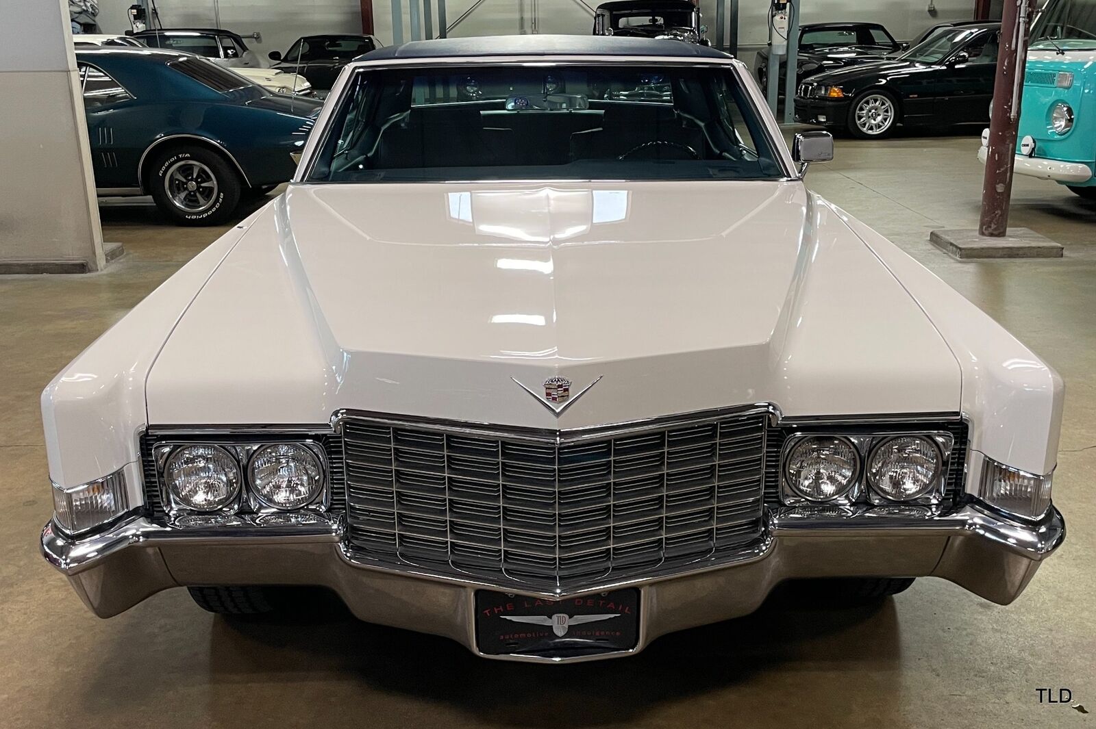 Cadillac-DeVille-1969-1