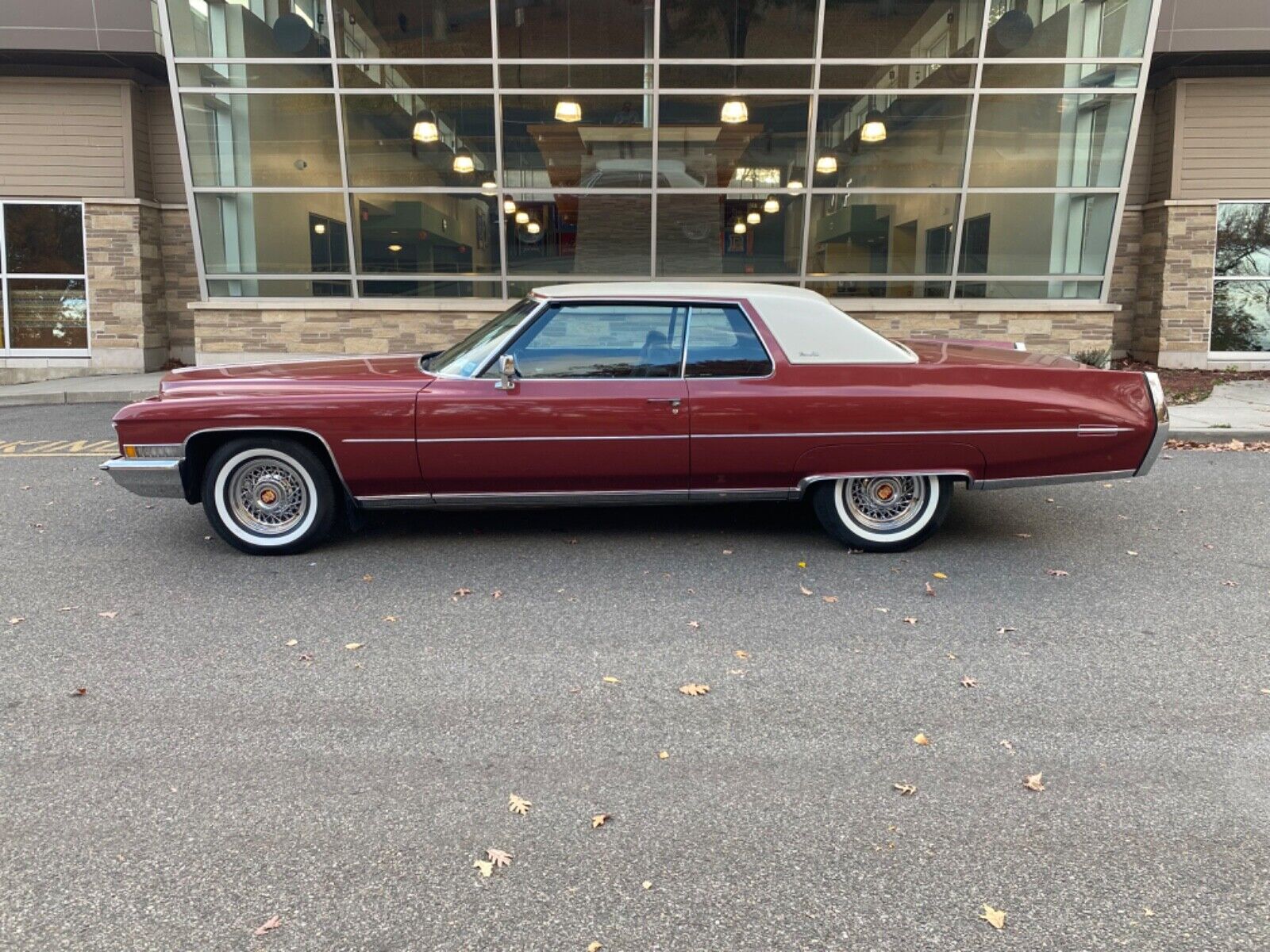 Cadillac-DeVille-1972-12