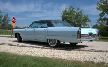 Cadillac-DeVille-Berline-1966-4