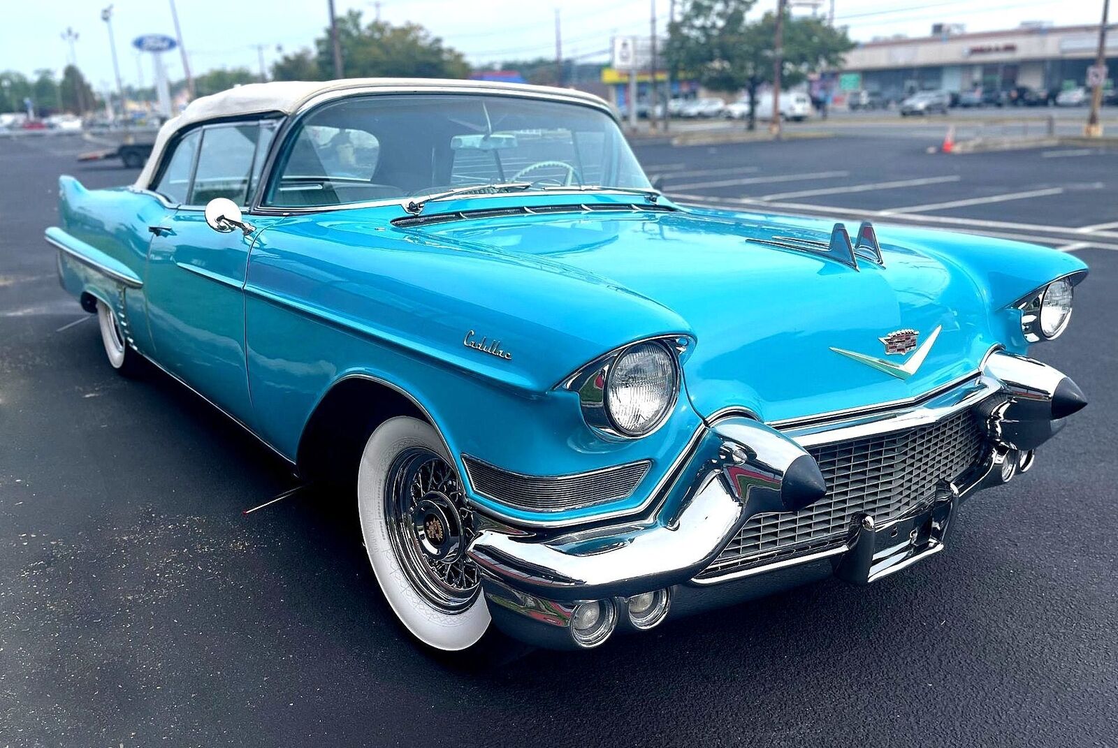 Cadillac-DeVille-Cabriolet-1957-4