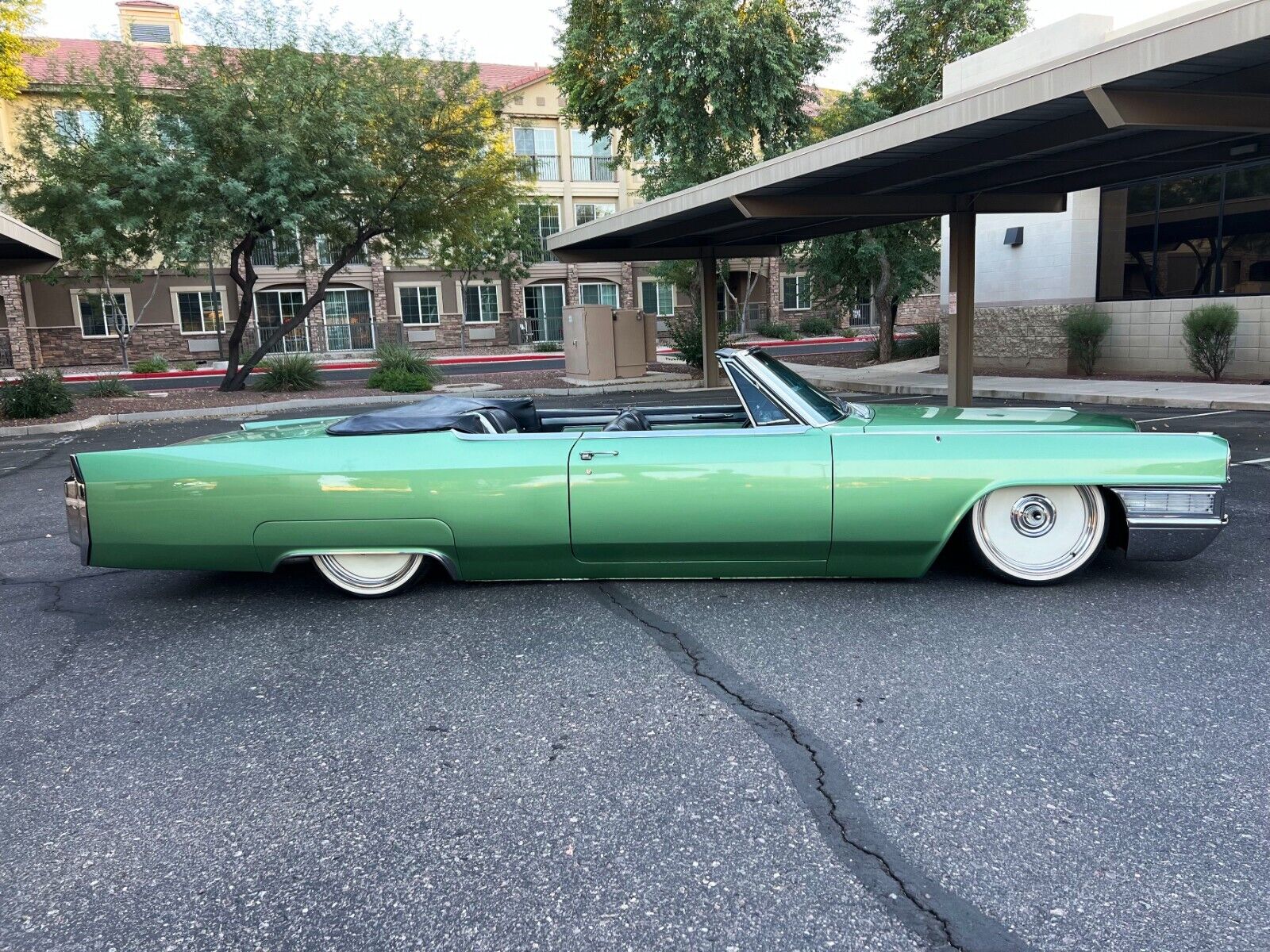 Cadillac-DeVille-Cabriolet-1965-1