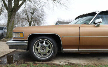 Cadillac-DeVille-Coupe-1976-3