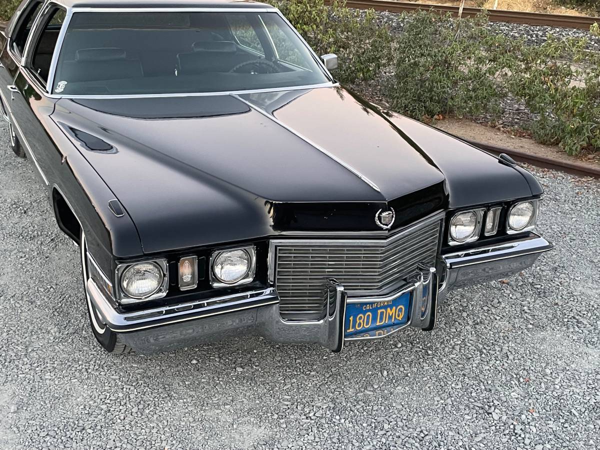 Cadillac-Fleetwood-1972-11