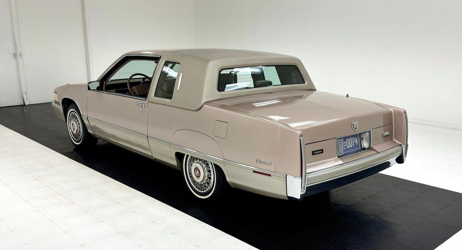 Cadillac-Fleetwood-1990-2