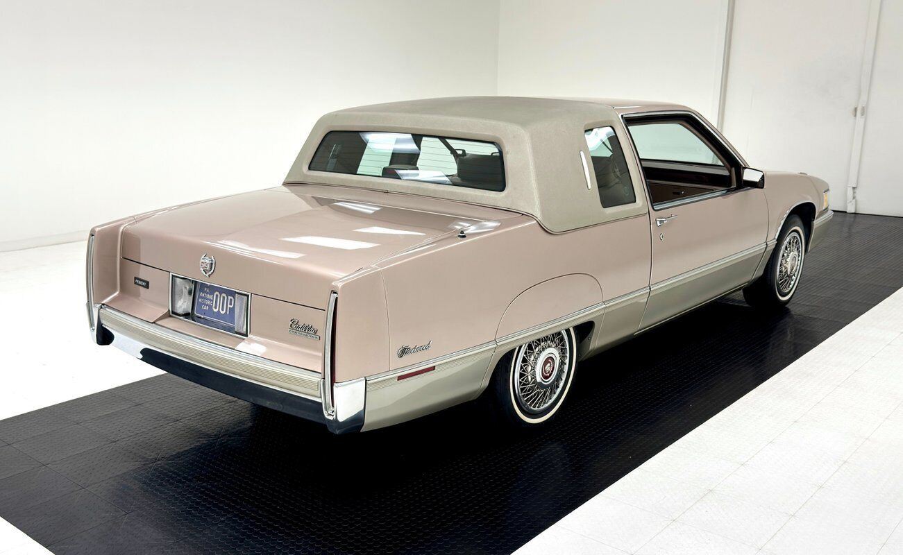 Cadillac-Fleetwood-1990-4