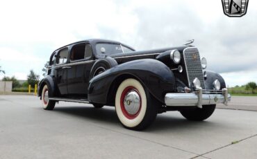 Cadillac-Fleetwood-Berline-1937-6